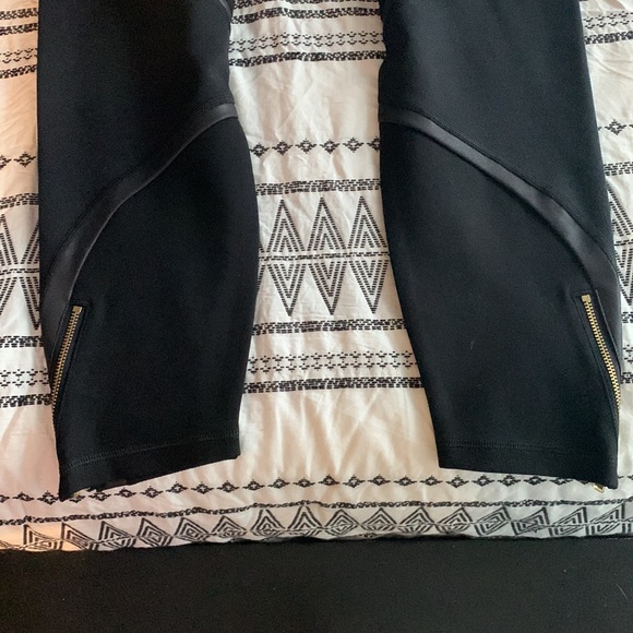 Brand New! Old Navy Active - Picture 5 of 6